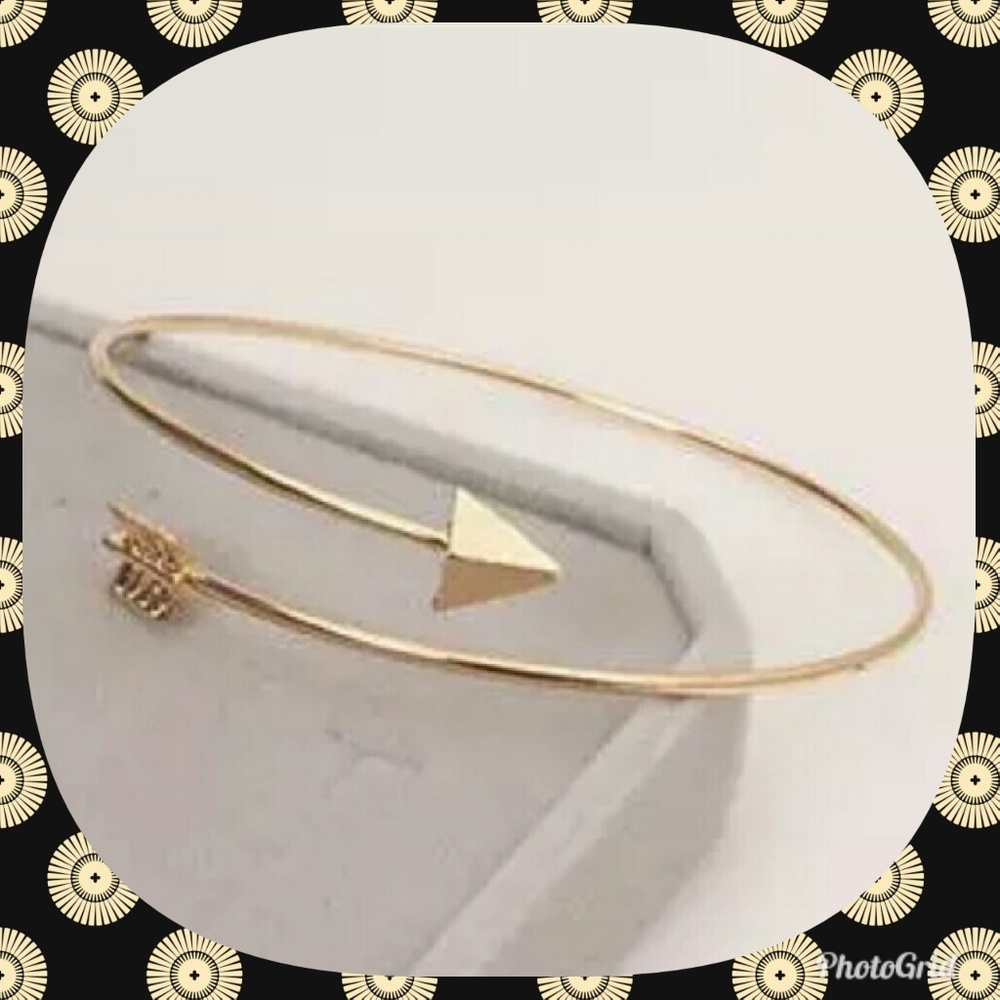 Arrow bracelet